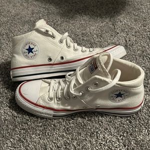 White Mid-rise Converse - Size 7.5
